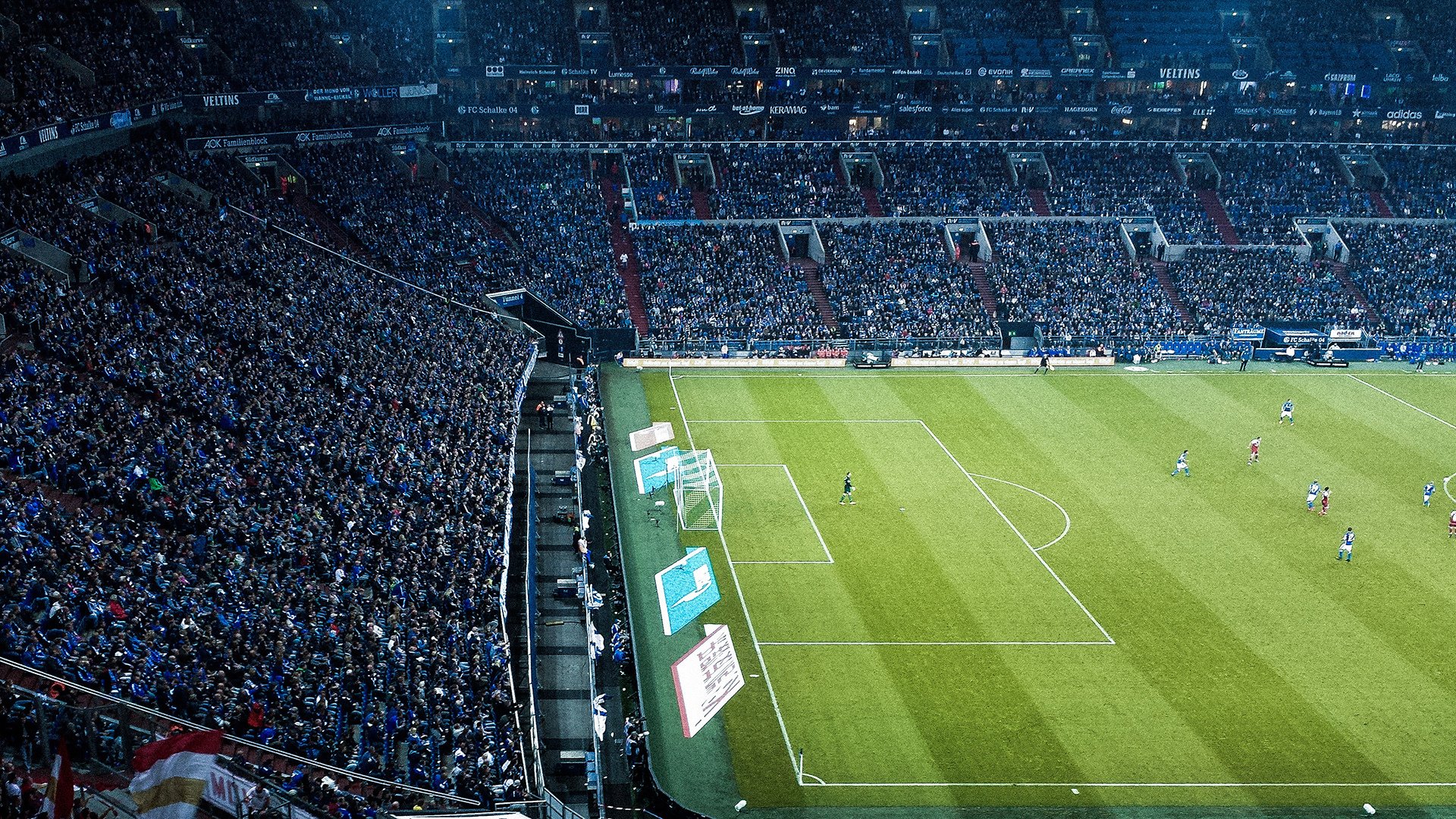 英超俱乐部场边补水与高温防护设备的实用效果