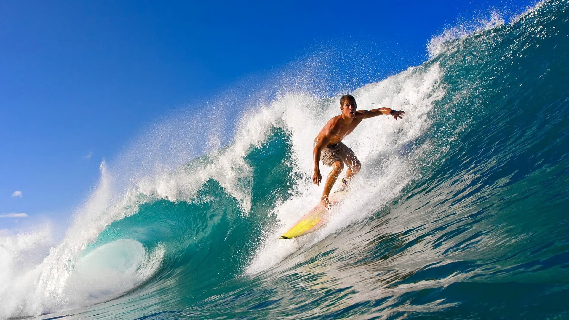 C罗携全家度假照片引爆热搜，c罗一家