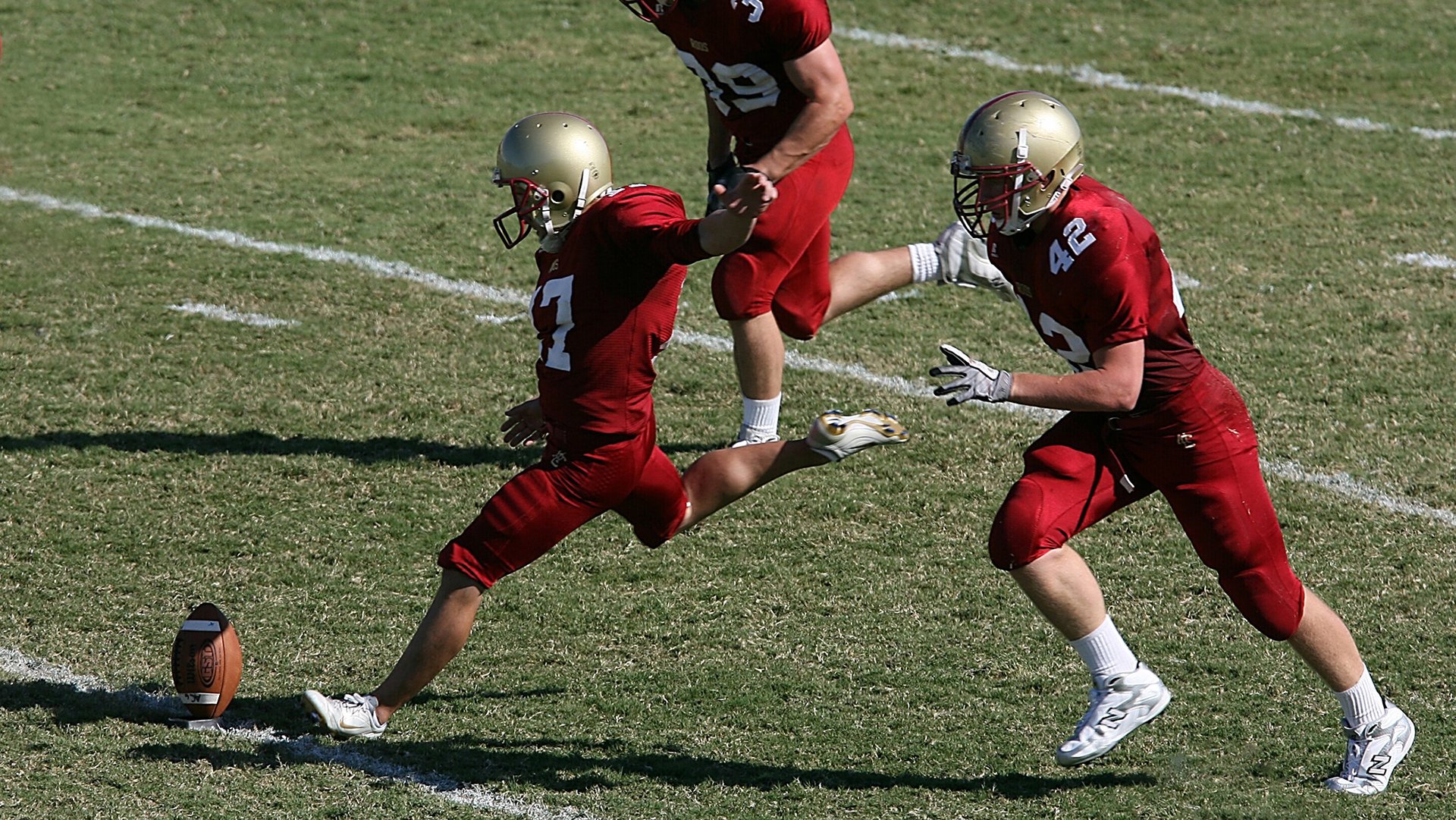 绿色节能足球场在沿海城市快速推进，推动绿色低碳目标，绿色节能设施有哪些